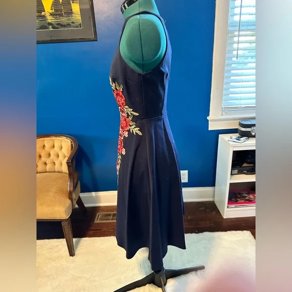 ModCloth Liza Luxe Sleeveless Blue Embroidered Floral Dress, Size M - Picture 3 of 4